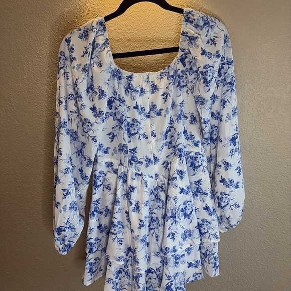 D & M Floral Blue and White Long Sleeve Mini Dress/ Size small/ like new! - Picture 9 of 11